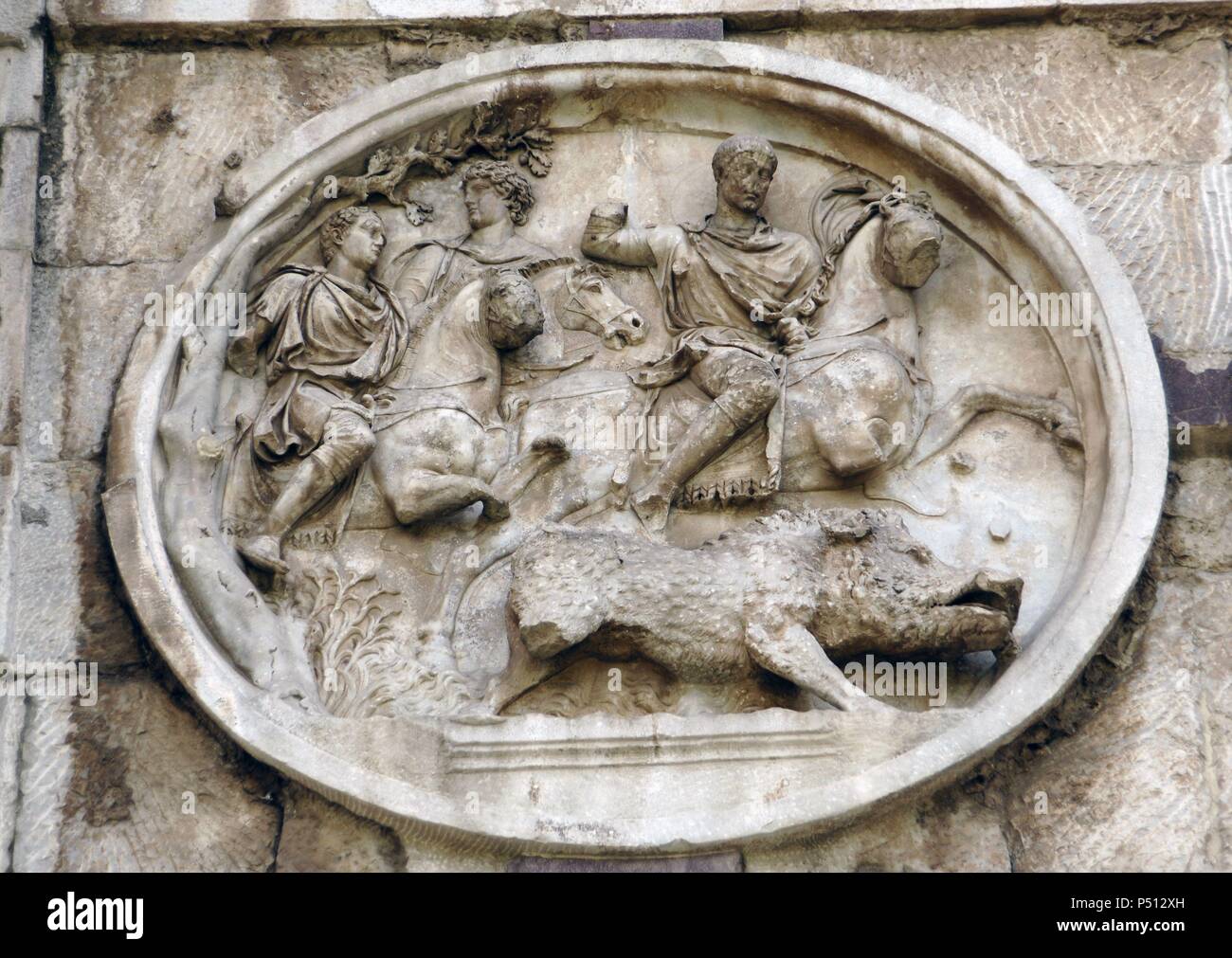 Arte romana. Arco di Costantino. Arco trionfale eretta nel IV secolo (315) dal Senato in onore dell'Imperatore Costantino dopo la sua vittoria su Massenzio nella battaglia di Ponte Milvian (312). Sollievo. Roma. L'Italia. Foto Stock