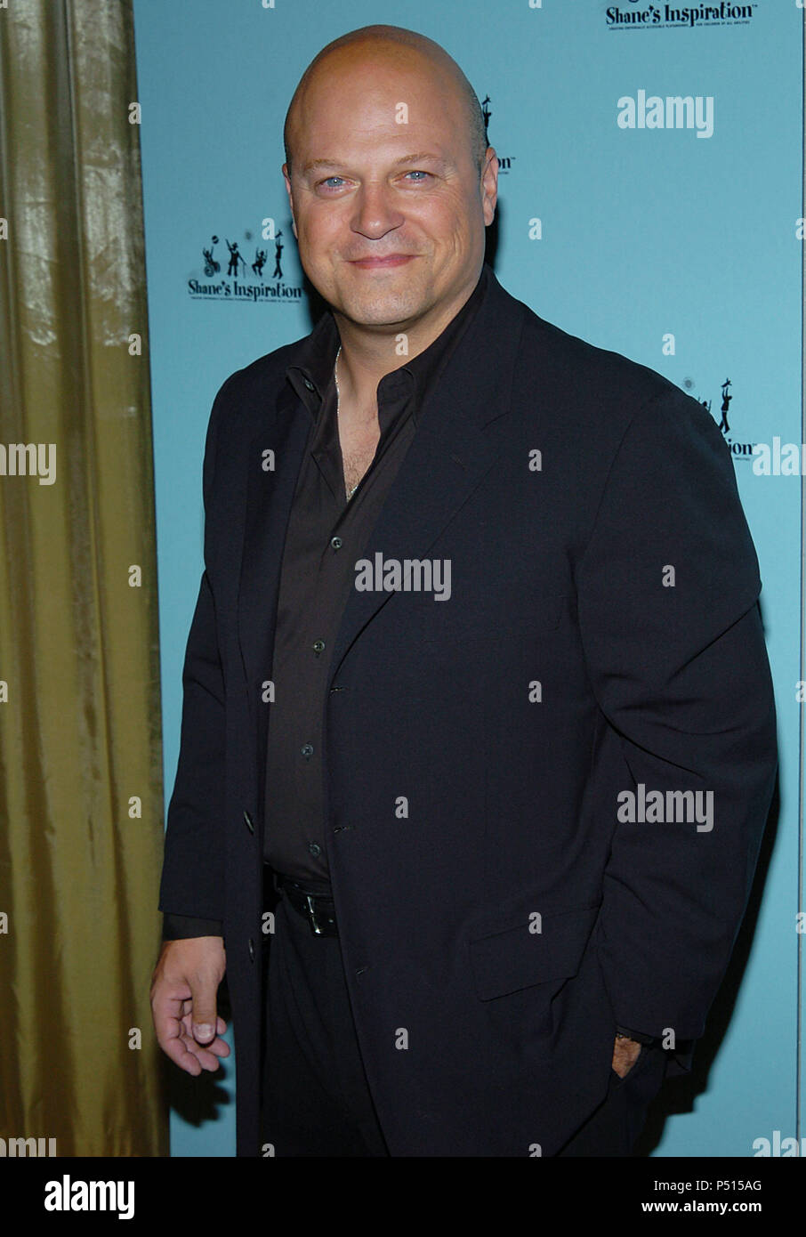 Michael Chiklis arrivando a Shane ispirazione del terzo gala annuale Casino cocktail e Commedia presso il Regent Hotel in Los Angeles. Marzo 21, 2004.ChiklisMichael019 Red Carpet Event, verticale, STATI UNITI D'AMERICA, industria cinematografica, celebrità, fotografia, Bestof, arte cultura e intrattenimento, Topix celebrità moda / Verticale, meglio di, evento nella vita di Hollywood - California, moquette rossa e dietro le quinte, USA, industria cinematografica, celebrità, movie celebrità, personaggi televisivi, musica celebrità, fotografia, Bestof, arte cultura e intrattenimento, Topix, verticale, una persona, da anni , 2003-2005, inqu Foto Stock
