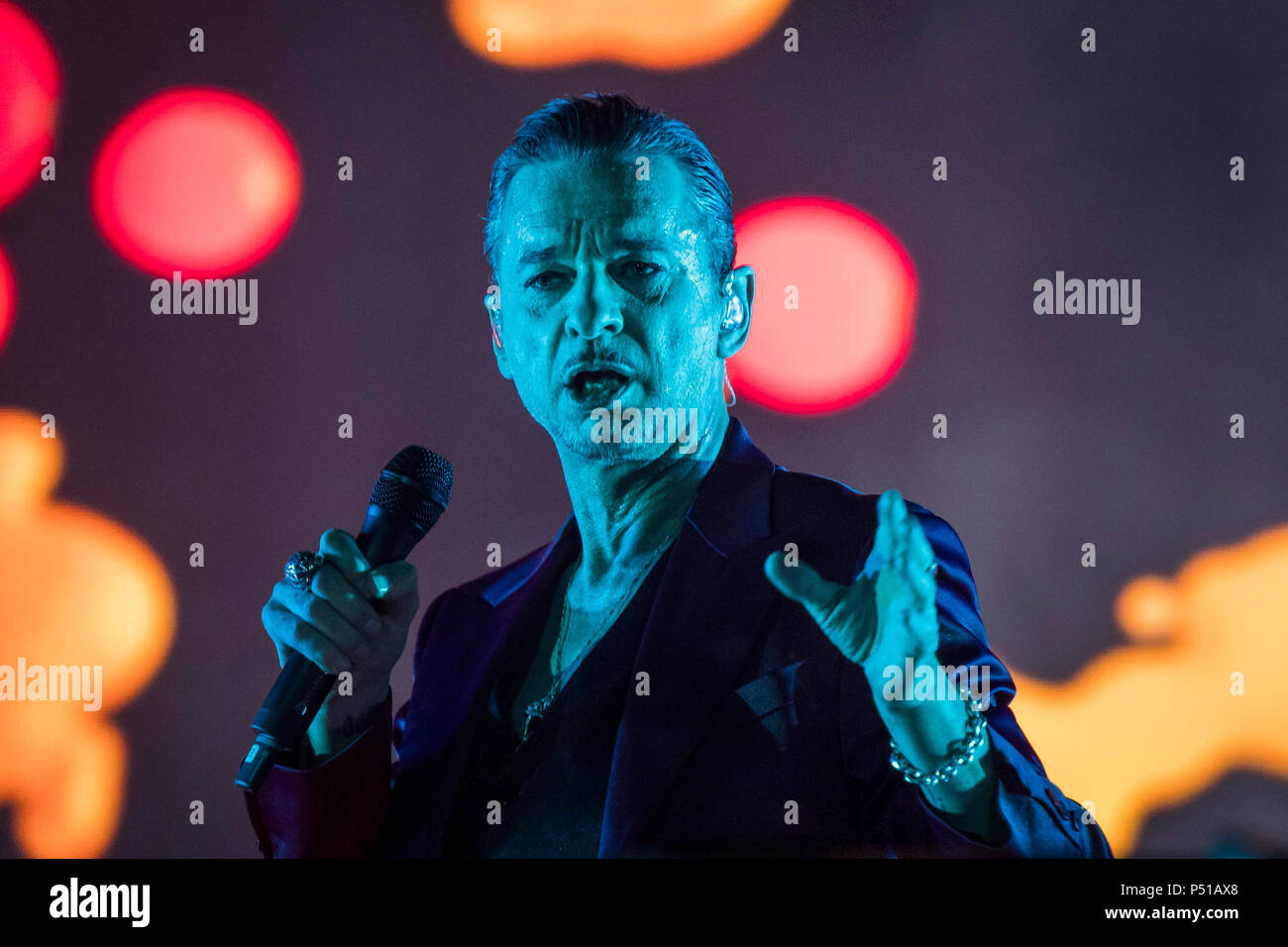 Dave Gahan dai Depeche Mode esibirsi sul palco durante il Isle of Wight Festival presso Seaclose Park, Newport. Foto Stock