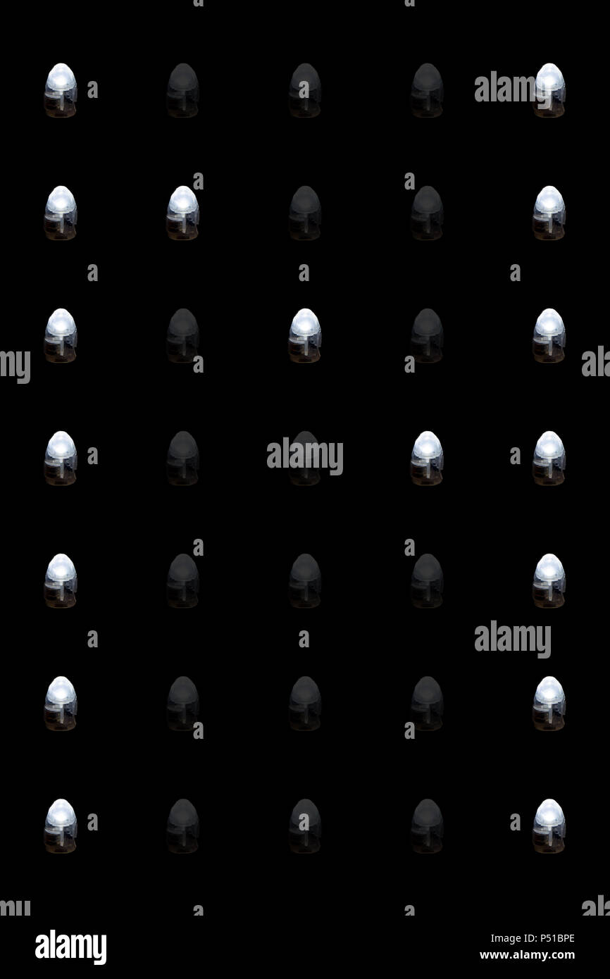 Primo piano del led luminose lettera N Foto Stock