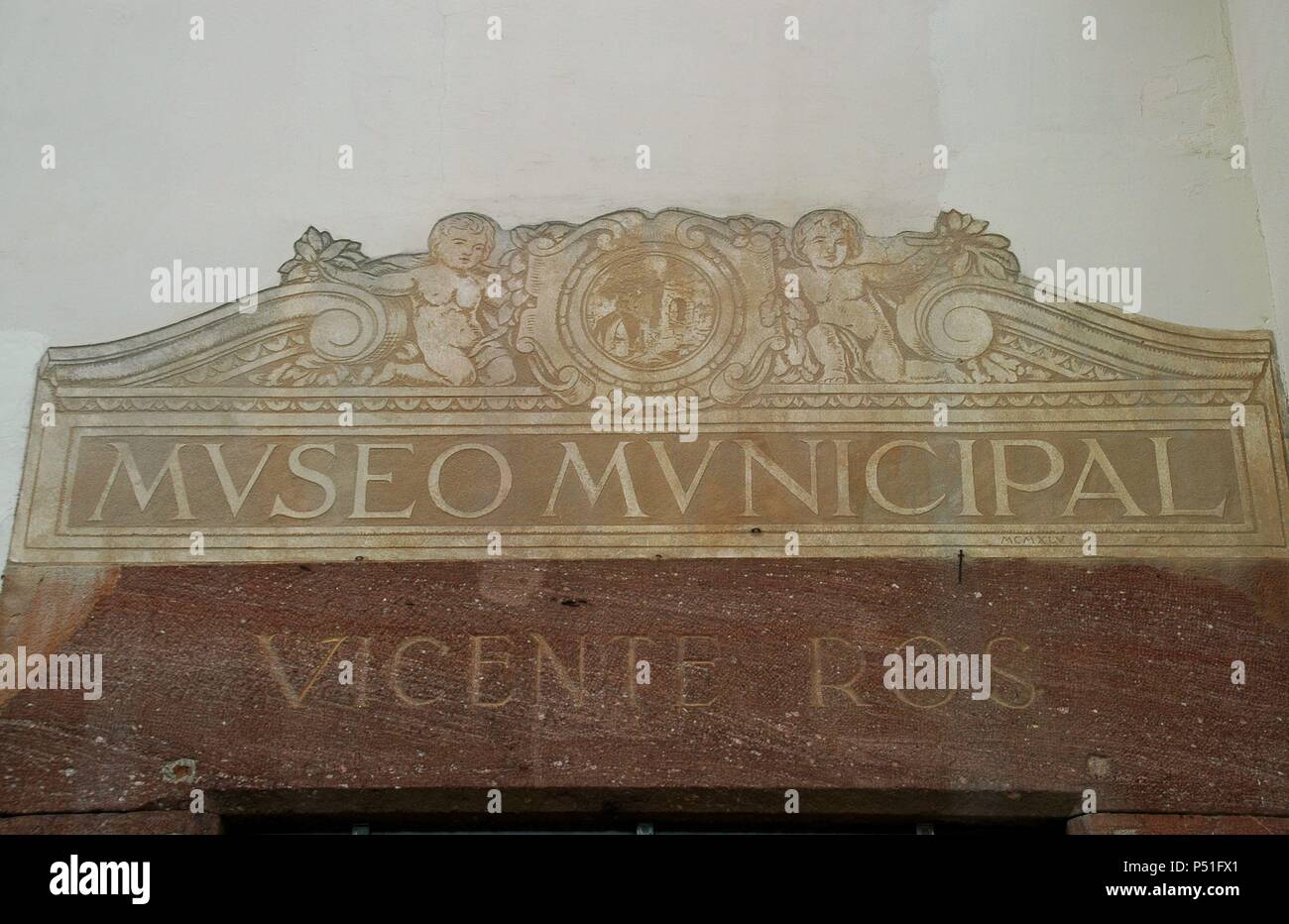 Il museo municipale VICENÇ ROS. Ubicado en una parte de las dependencias del antiguo convento de Capuchinos, construído a finales del siglo XVII. Detalle. MARTORELL. Comarca del Baix Llobregat. Provincia de Barcelona. Cataluña. Foto Stock