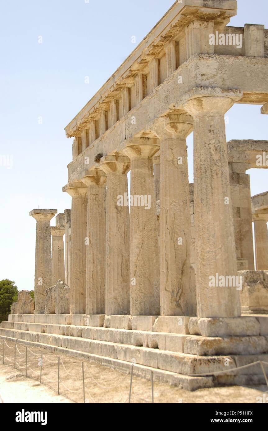 La Grecia. Aegina Island. Tempio di Aphaia (5a-6a secoli A.C.). Colonnato dorico. Foto Stock