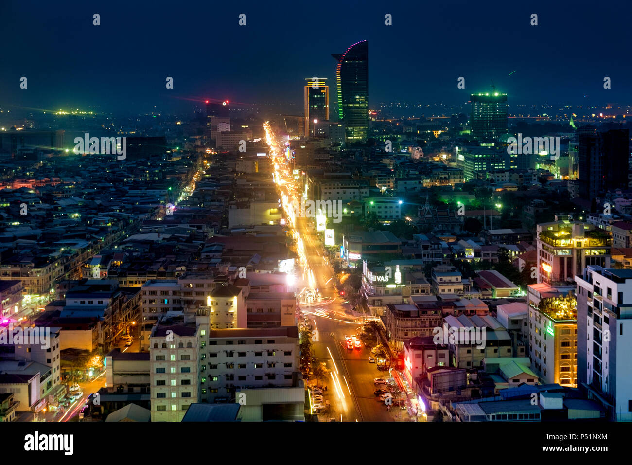 Monivong Boulevard di notte, Phnom Penh Cambogia Foto Stock