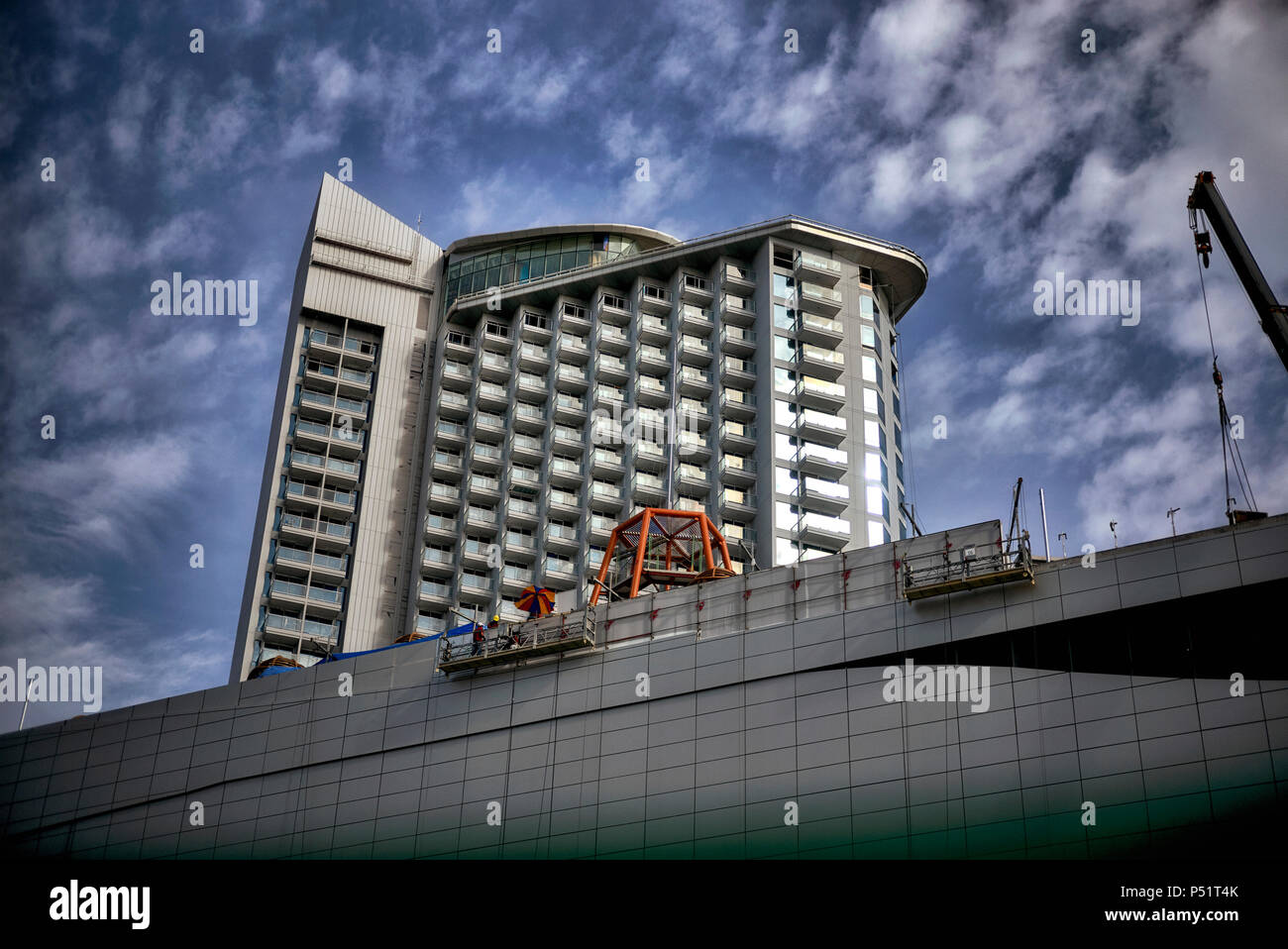 Thailandia sito in costruzione. Edificio tailandese sito. Il nuovo sviluppo, shopping mall progetto. Il morsetto 21, Pattaya, sud-est asiatico. Foto Stock