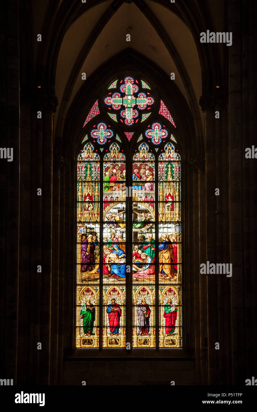 Vitrage finestra nella Chiesa Cattedrale di San Pietro Foto Stock