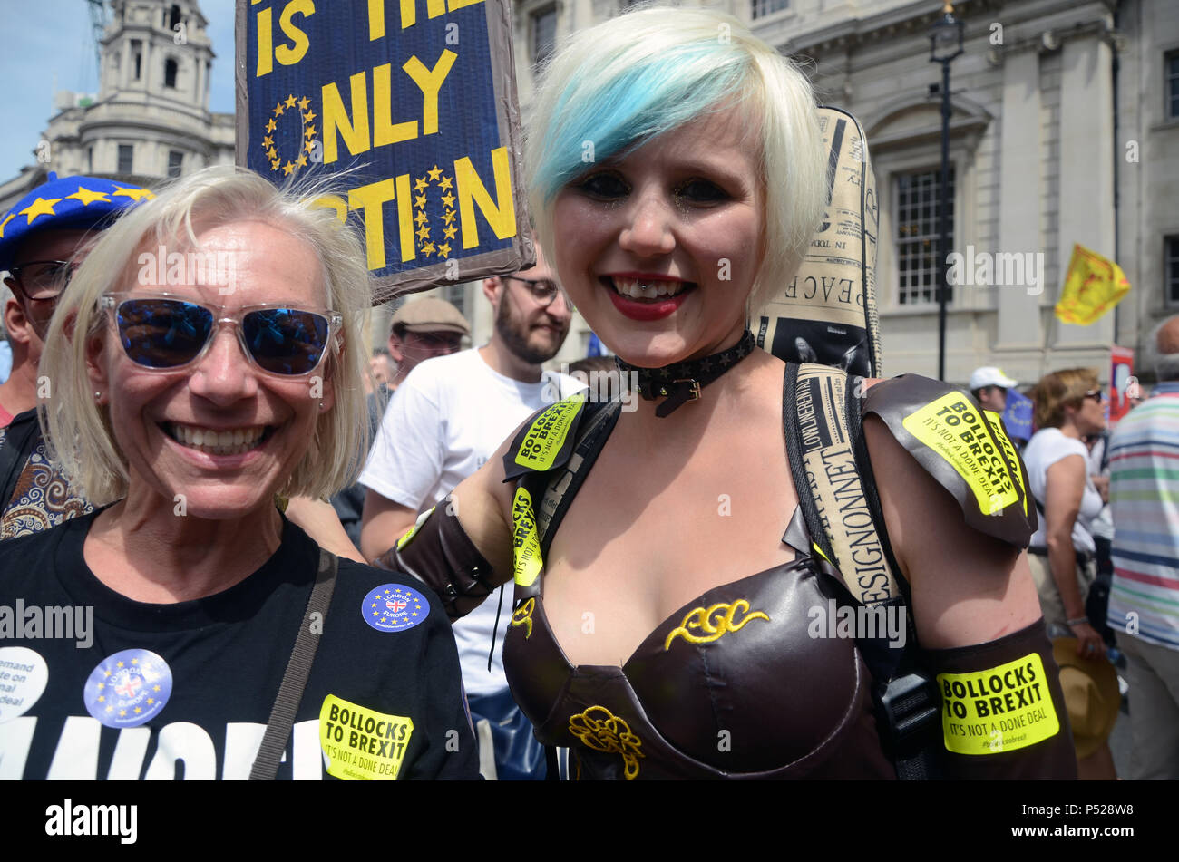 Londra, Regno Unito. Il 23 giugno, 2018. Madeleina Kay Supergirl UE al voto popolare marzo in piazza del Parlamento Londra Credito: Nadia Awad/Alamy Live News Foto Stock