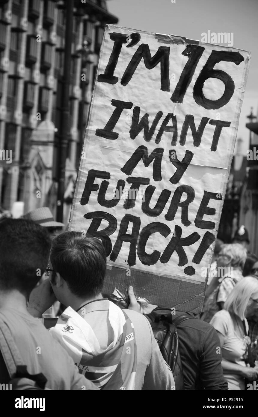 Londra, Regno Unito. Il 23 giugno, 2018. Voglio che il mio futuro segno posteriore al voto popolare marzo in piazza del Parlamento Londra Credito: Nadia Awad/Alamy Live News Foto Stock