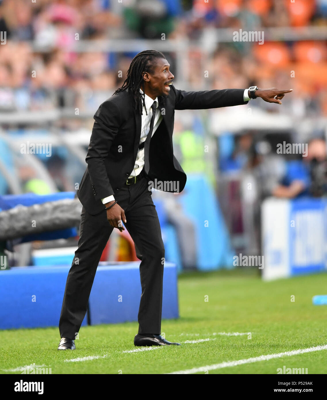 Ekaterinburg, Russia. Il 24 giugno 2018. Il Senegal è capo allenatore Aliou Cisse reagisce durante il 2018 Coppa del Mondo FIFA Group H match tra Giappone e Senegal in Ekaterinburg, Russia, Giugno 24, 2018. Credito: Liu Dawei/Xinhua/Alamy Live News Foto Stock