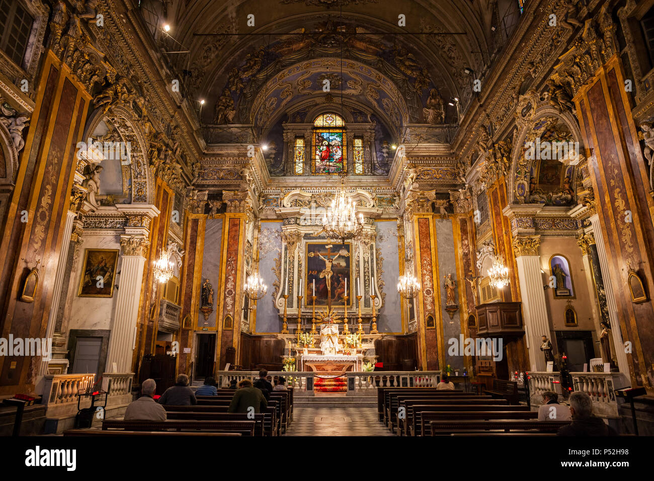 Francia, bella città, chiesa di Saint Jacques le Majeur o Chiesa del Gesu interno, ornato altare barocco Foto Stock