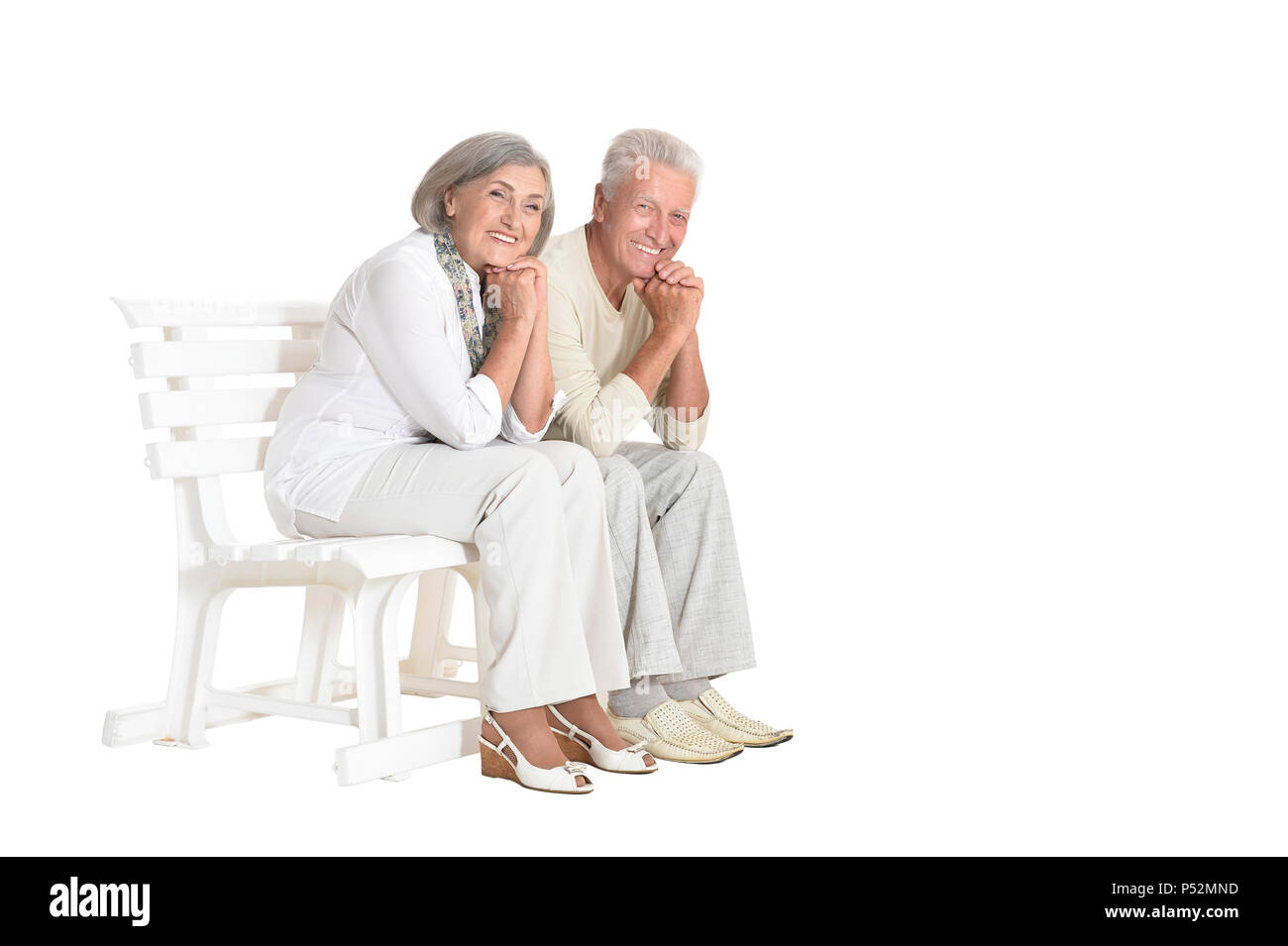 Ritratto di coppia senior seduta sul banco di lavoro Foto Stock