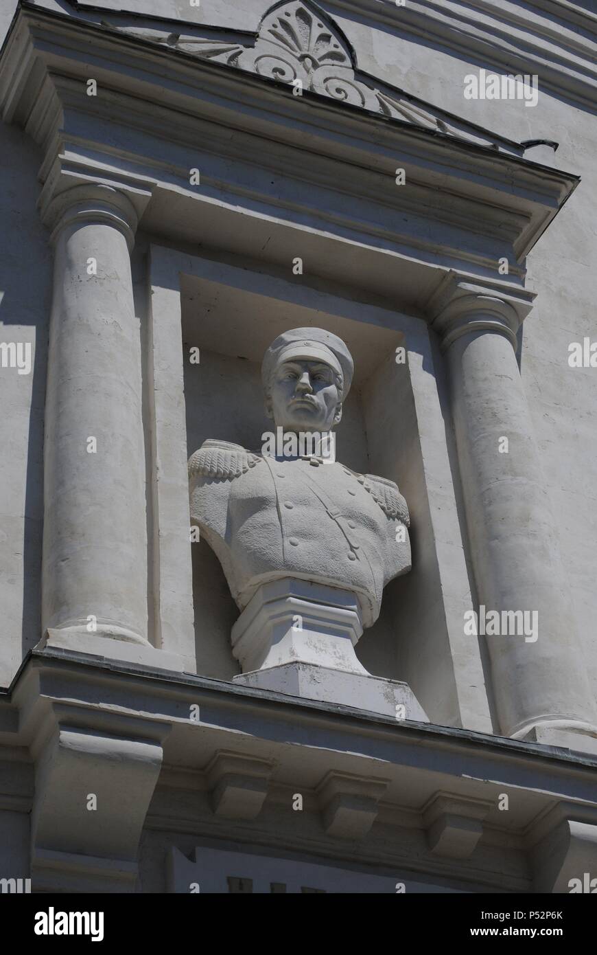 L'Ucraina. Sebastopoli. Il Museo di eroica difesa e la liberazione di Sebastopoli. Busto di Ammiraglio Pavel Stepanovic Nakhimov (1802-1855) al di fuori del museo. La penisola di Crimea. Foto Stock