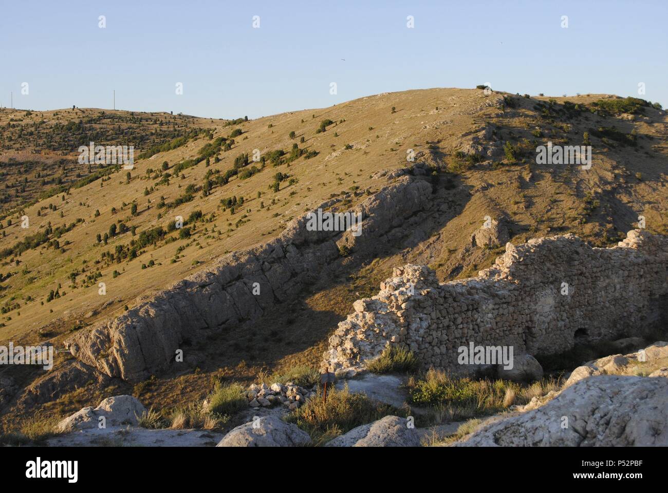 L'Ucraina. Repubblica autonoma di Crimea. Balaklava. Rovine di epoca medievale della Chembalo fortezza genovese. Foto Stock