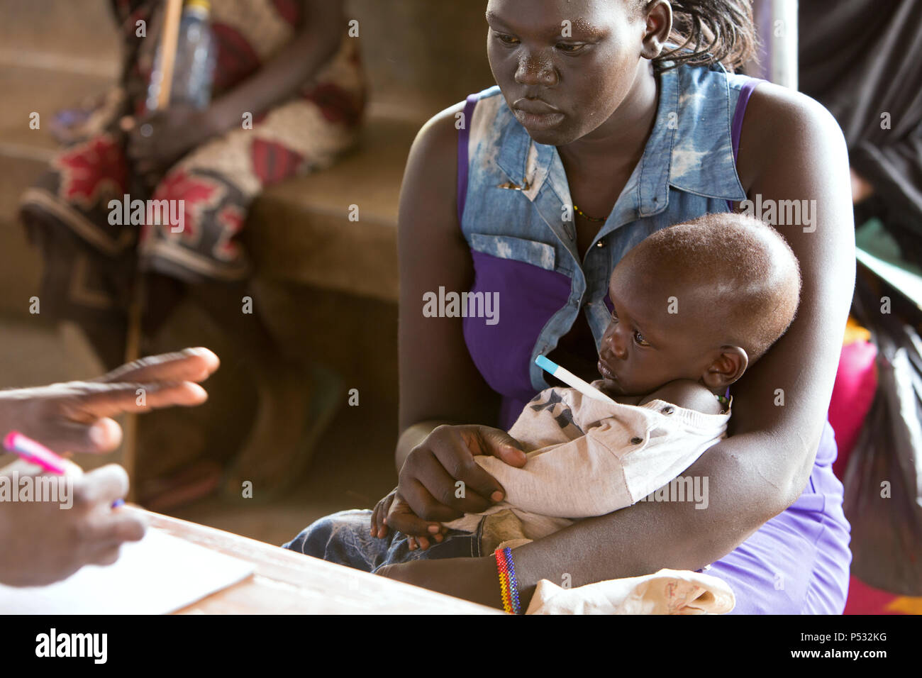 Kakuma, Kenya - cure mediche di base e la cura per i rifugiati nel campo di rifugiati di Kakuma. Foto Stock