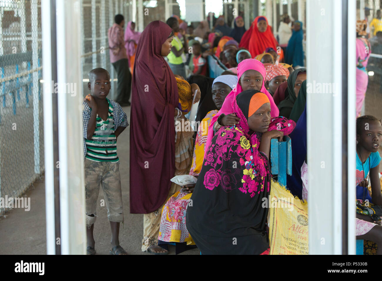 Kakuma, Kenya - problema alimentare degli aiuti umanitari l'organizzazione del programma alimentare mondiale nel campo di rifugiati di Kakuma. Foto Stock Kakuma, Kenya - problema alimentare degli aiuti umanitari l'organizzazione del programma alimentare mondiale nel campo di rifugiati di Kakuma. Foto Stock