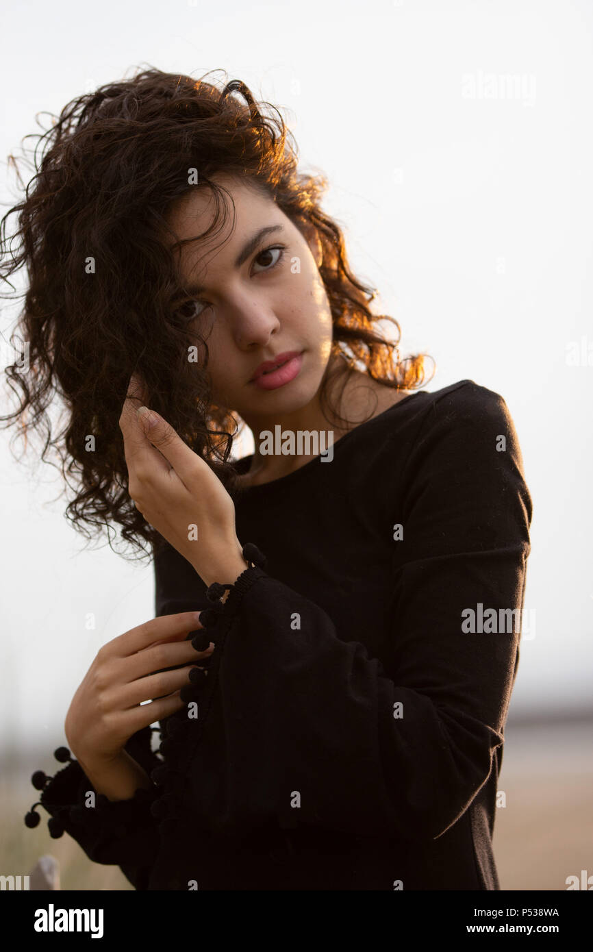 Un recente photoshoot a Swansea Beach utilizzando una Canon 700D con un 70-200mm 2.8 mkii della lente e un speedlite hahnel equipaggiato con un arancione gel ct Foto Stock