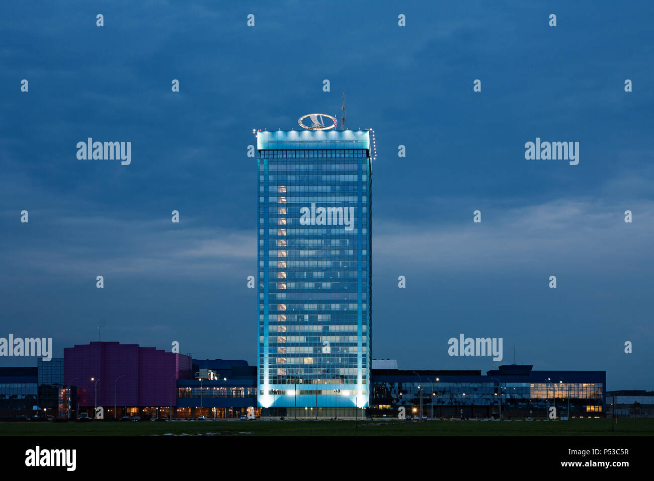 Togliatti, Russia. AvtoVAZ quartier generale. AvtoVAZ - produttore di automobili in Russia 2006.06.08. Ufficio principale. Foto Stock