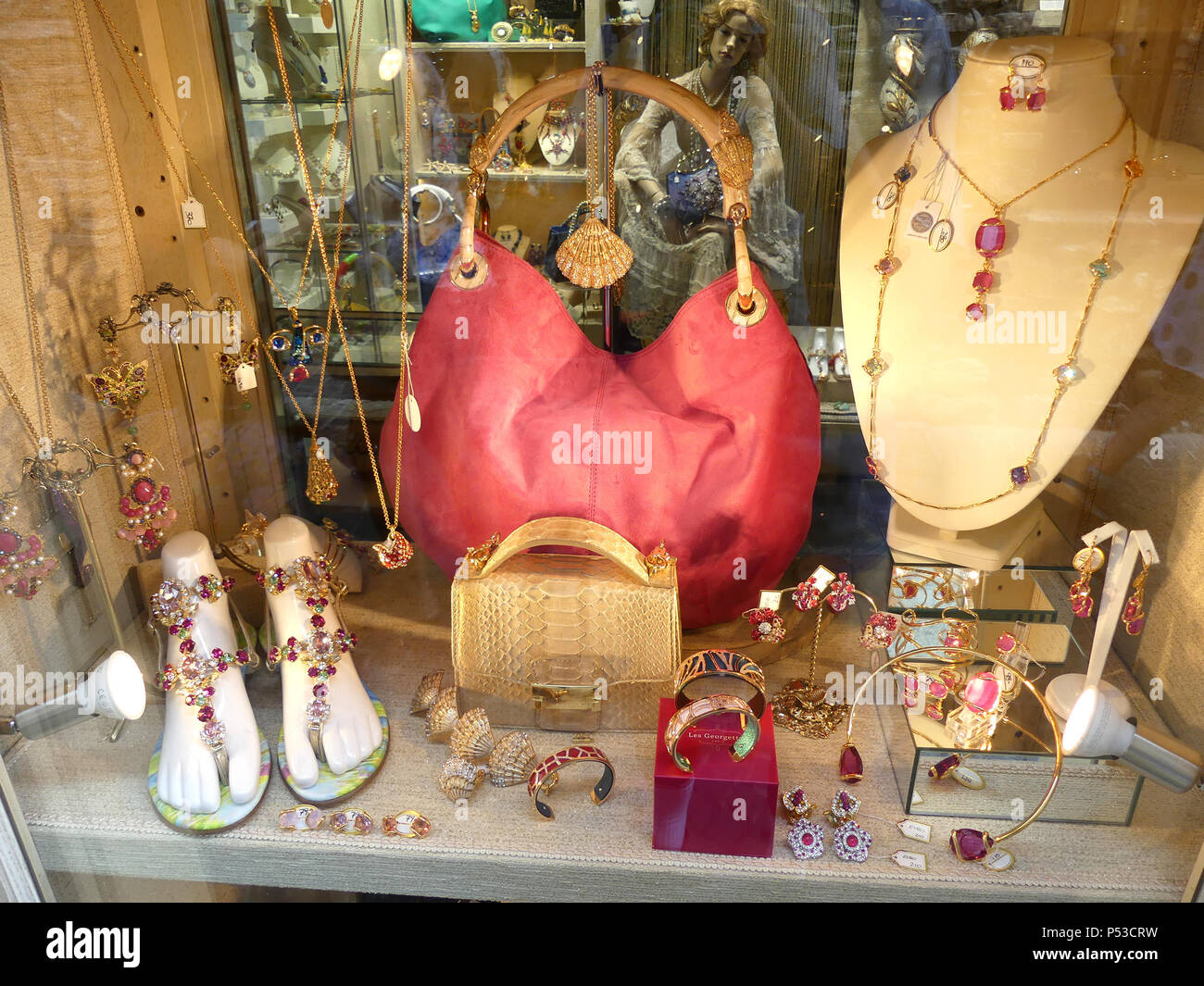 Gioielli e display sacchetto in Simeone, Lago di Garda, Italia. Foto: Tony  Gale Foto stock - Alamy