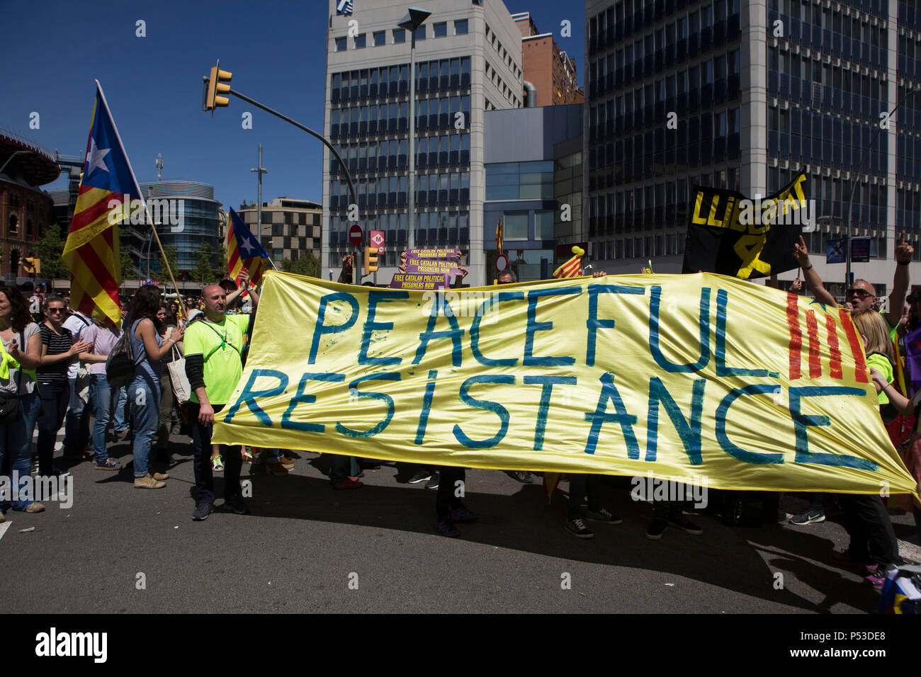 Barcellona,   Spagna - più di mezzo milione di persone in una manifestazione pacifica per l indipendenza della Catalogna Foto Stock