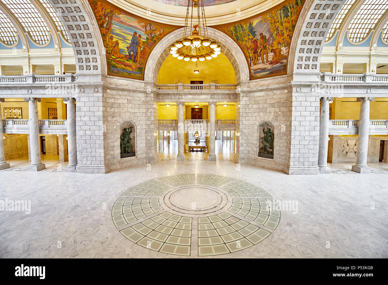 Salt Lake City, Stati Uniti d'America - 23 Ottobre 2016: eleganti interni dell'Utah State Capitol Building. Foto Stock
