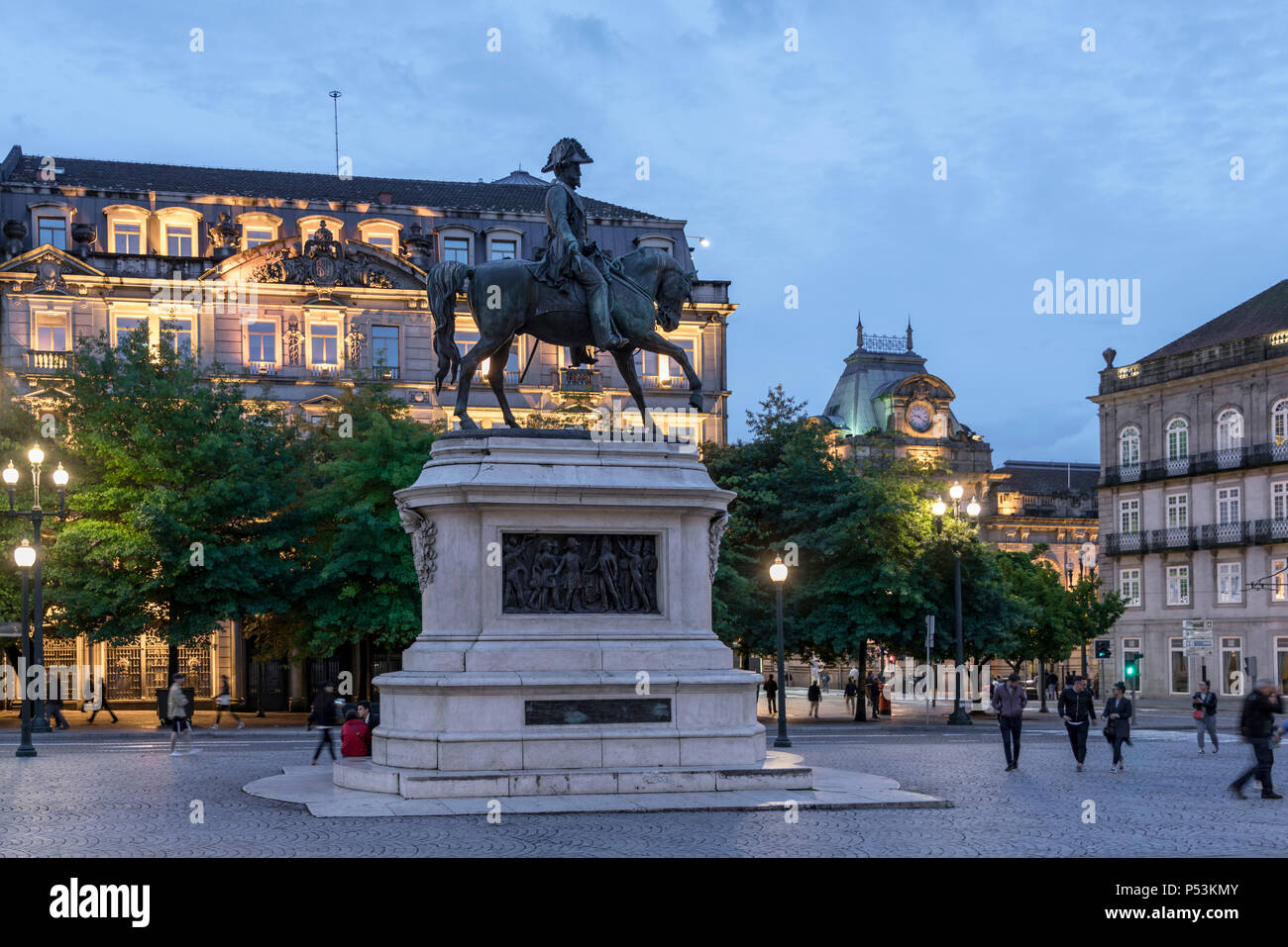 Statua equestre di re Pietro IV il liberatore sulla piazza Liberty a Porto, Portogallo Foto Stock