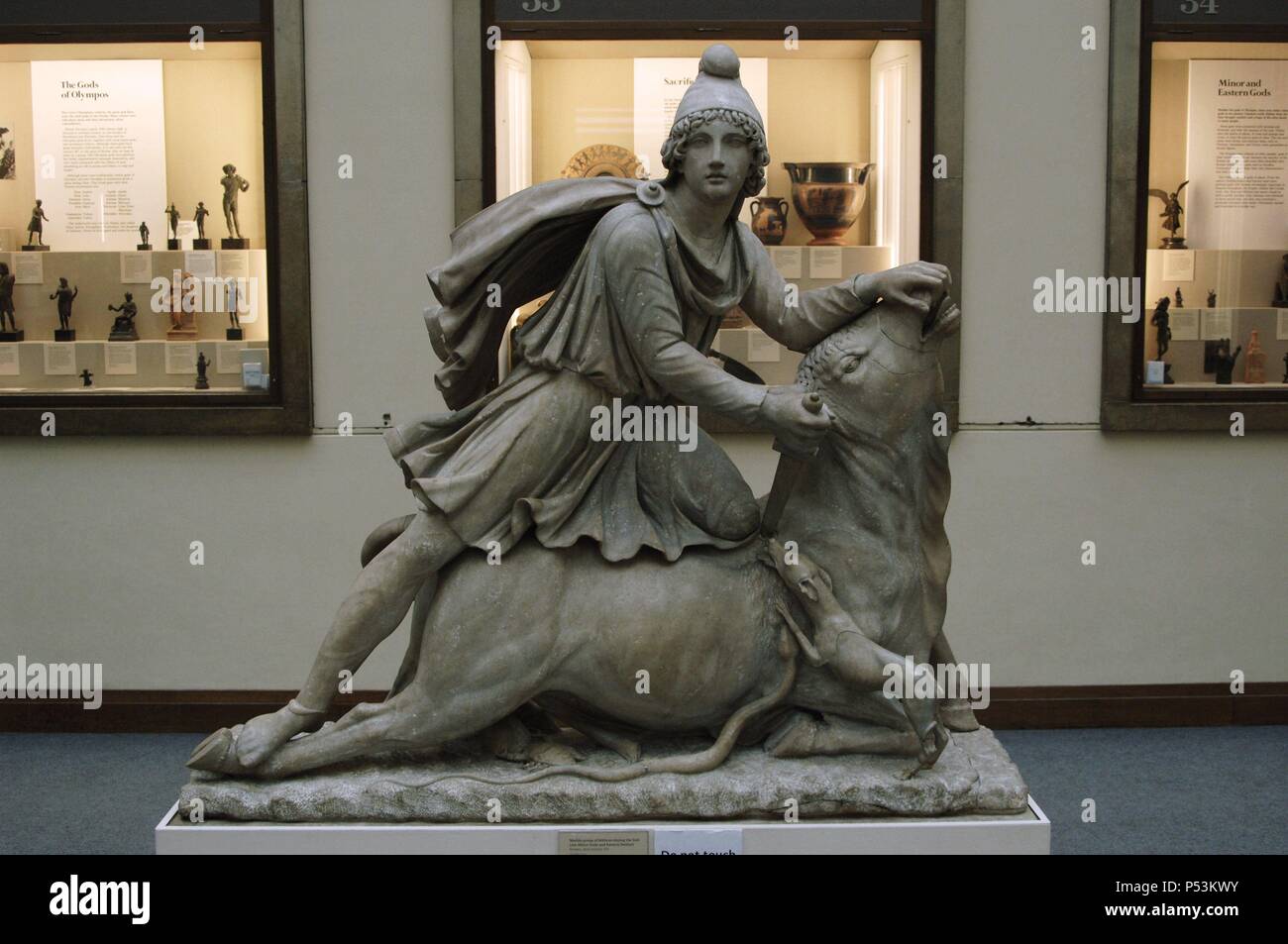 Mitra tauroctonos. Statua romana. Il marmo. 2° secolo. British Museum. Londra. In Inghilterra. Regno Unito. Foto Stock