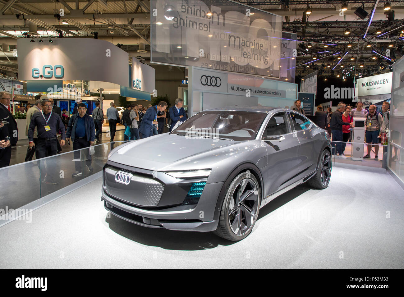 CEBIT 2018, il più grande del mondo è fiera di Hannover, stand del costruttore di automobili Audi, modello prototipo di un autonomamente la guida auto, con elettrico Foto Stock