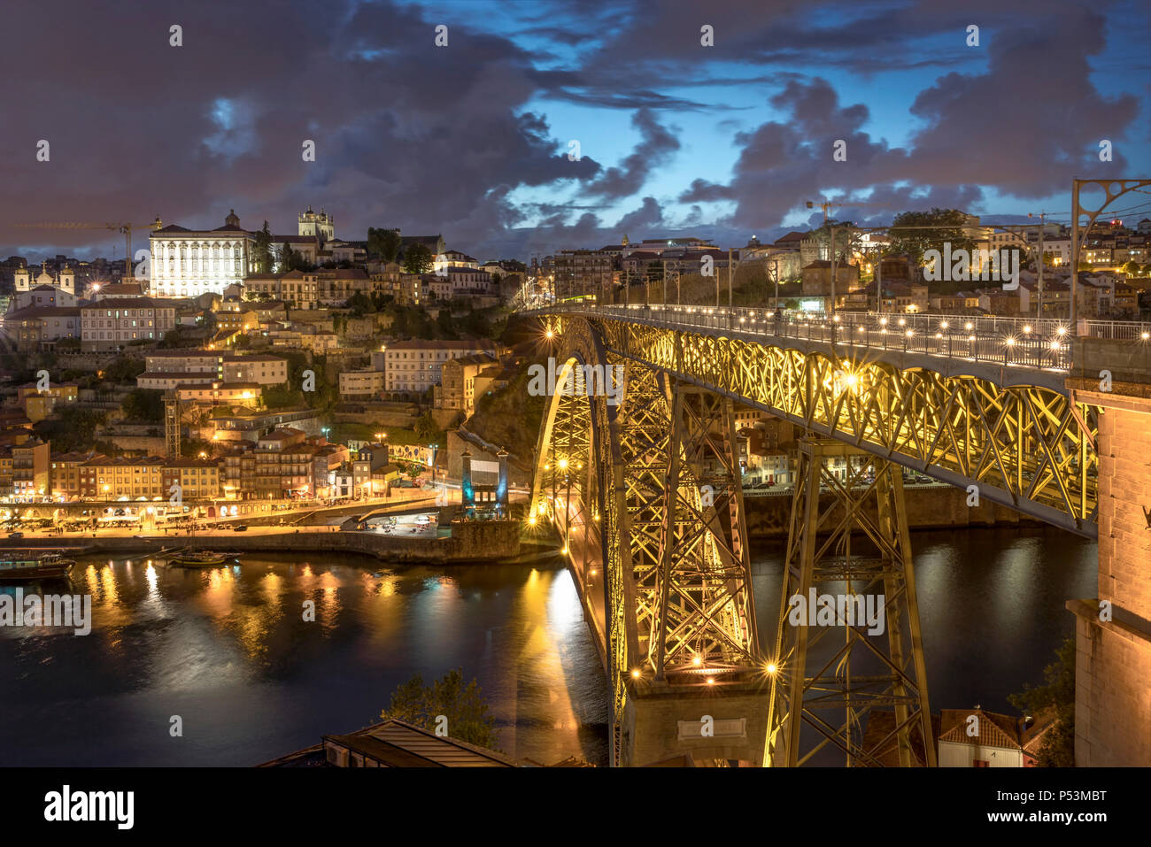 Dom Luis I ponte sul fiume Douro, Porto, Portogallo Foto Stock