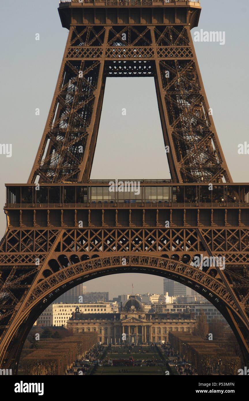 La Francia. Parigi. Torre Eiffel da Gustave Eiffel (1832-1923). Torre di ferro. Dettaglio. Foto Stock