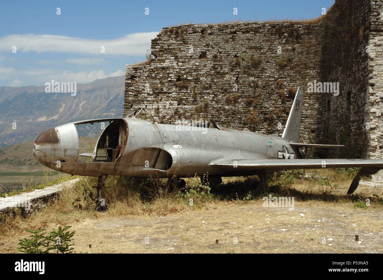 American Air Force piano che sbarcati in Albania nel 1957 durante la Guerra Fredda. Argirocastro Castello. Repubblica di Albania. Foto Stock