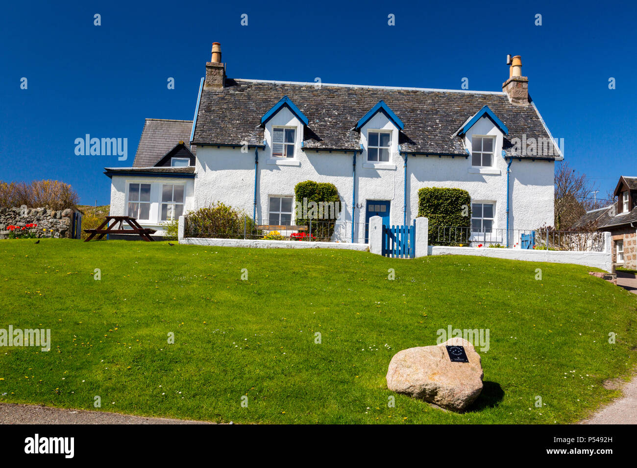 Un colorato cottage a Baile Mor, il più grande insediamento sull'isola delle Ebridi di Iona, Argyll and Bute, Scotland, Regno Unito Foto Stock
