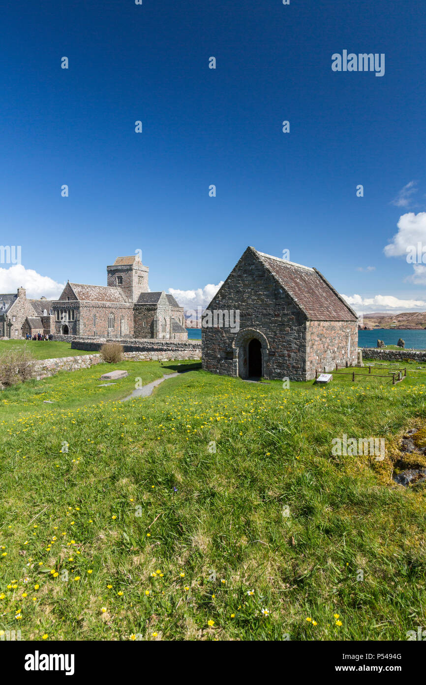 St orano la cappella del cimitero fuori la storica abbazia medievale chiesa sull'isola delle Ebridi di Iona, Argyll and Bute, Scotland, Regno Unito Foto Stock