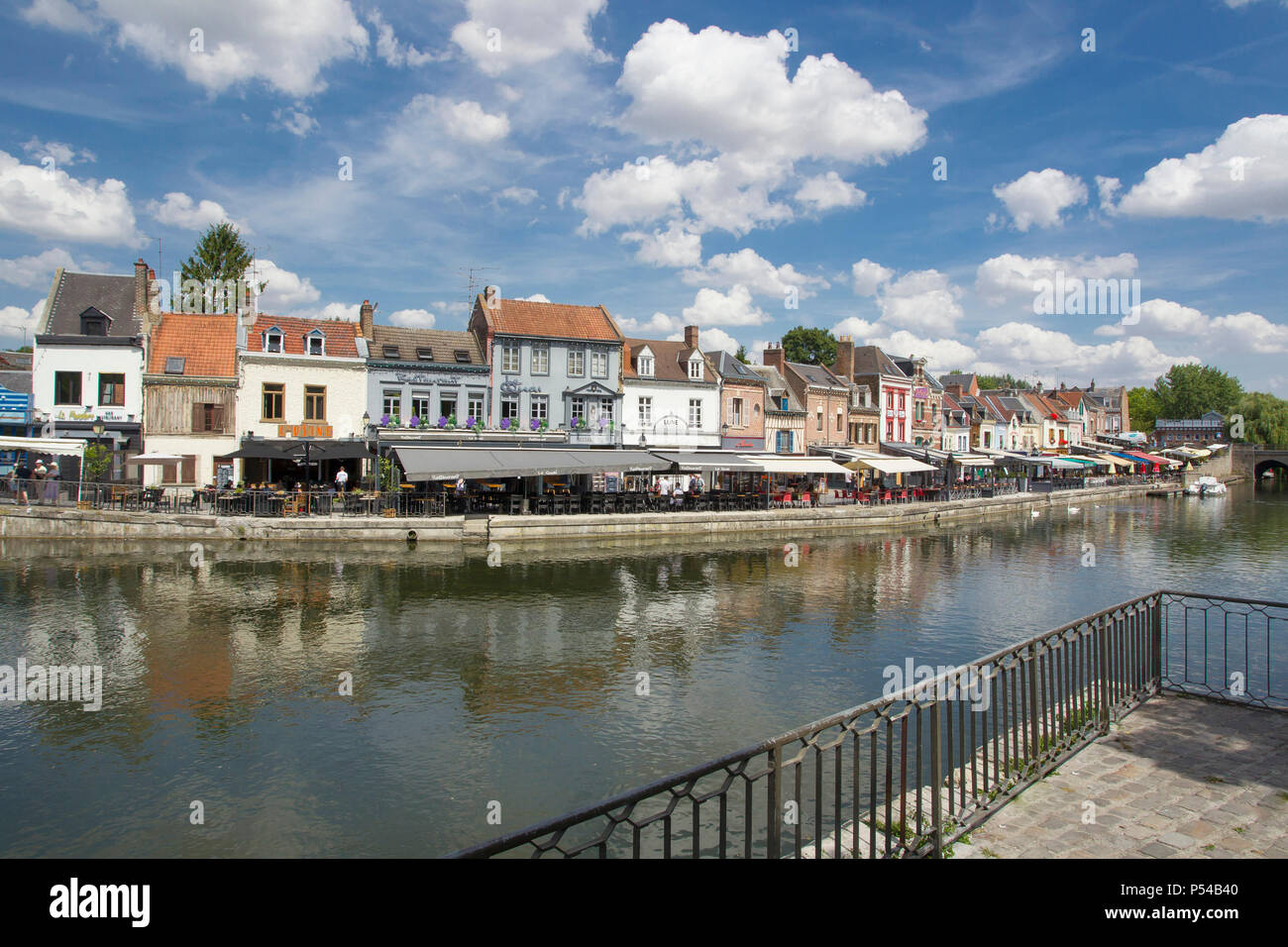 Amiens (Francia settentrionale): Quai Belu, banchina lungo il fiume Somme nel quartiere di Saint Leu Foto Stock