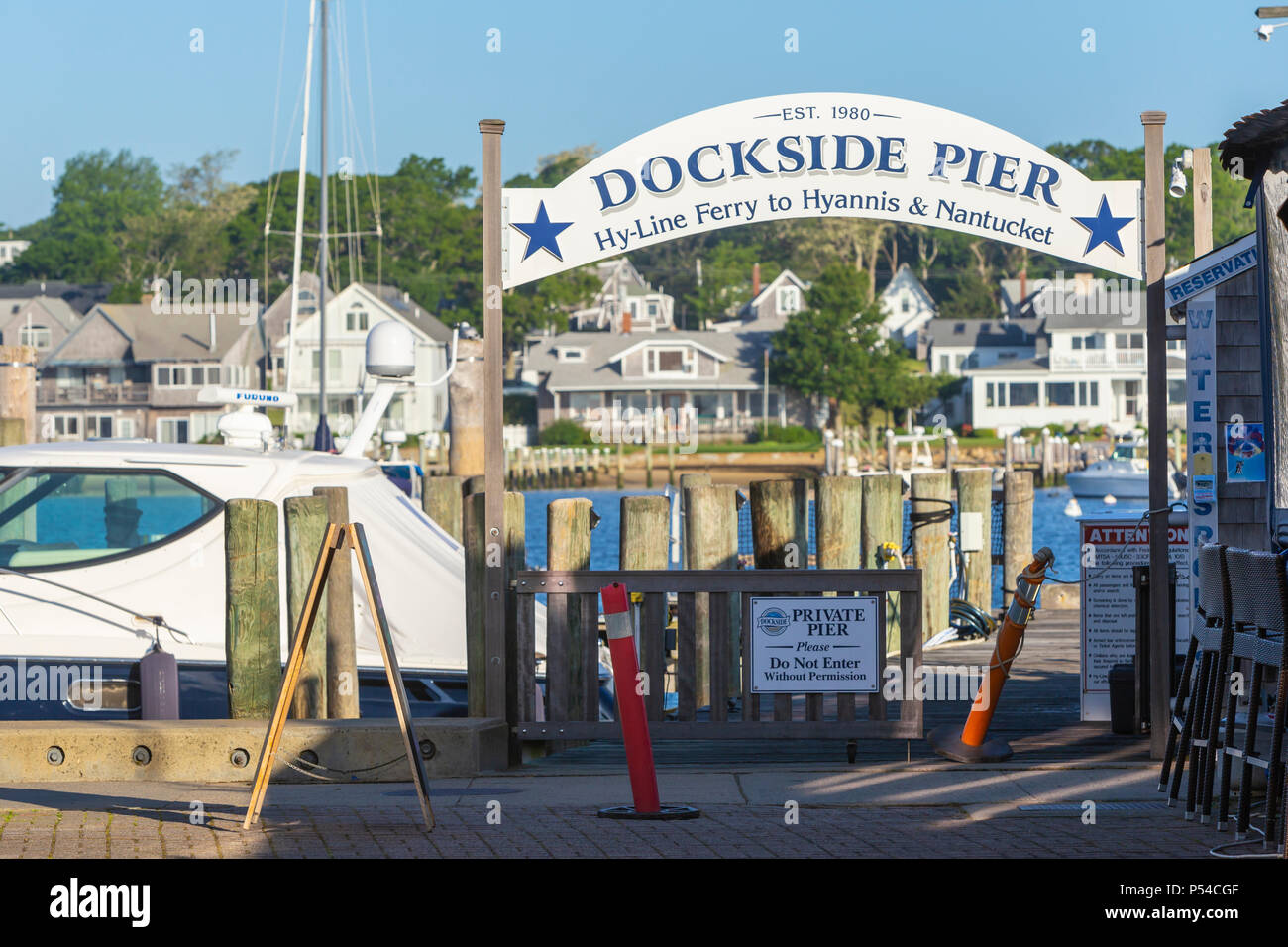 Il dock per crociere Hy-Line' traghetti per Hyannis e Nantucket sulla banchina del molo in Oak Bluffs, Massachusetts di Martha's Vineyard. Foto Stock