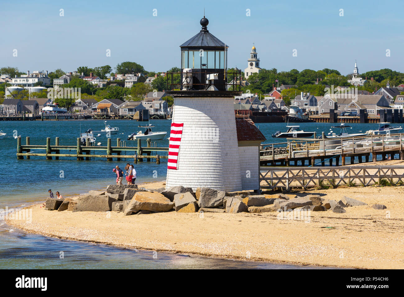 Brant Point Lighthouse protegge i naviganti entrando in Nantucket Harbour su Nantucket Island. Foto Stock