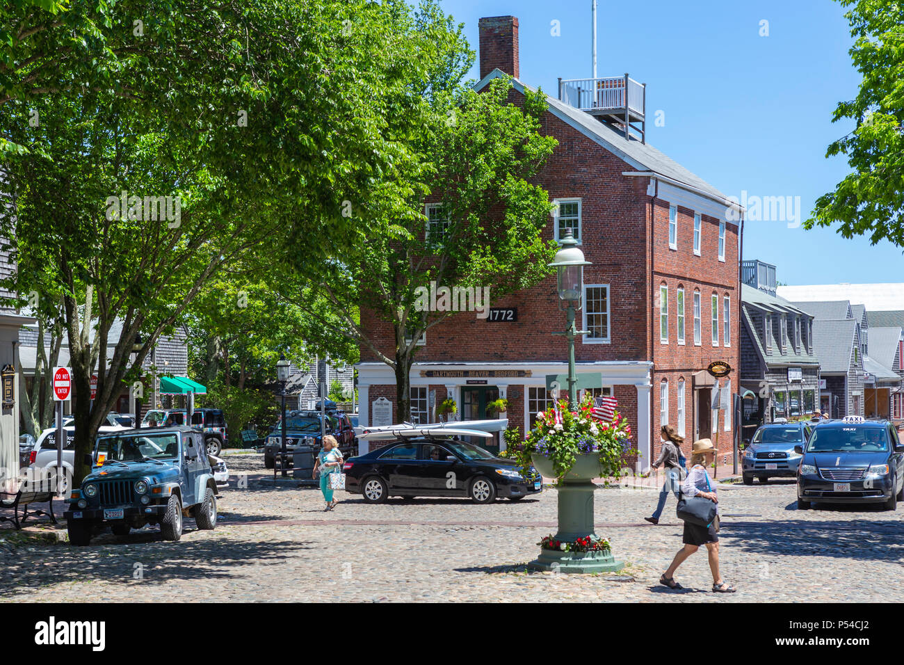 Main Street, tra cui la storica Pacific Club di Nantucket, Massachusetts. Foto Stock