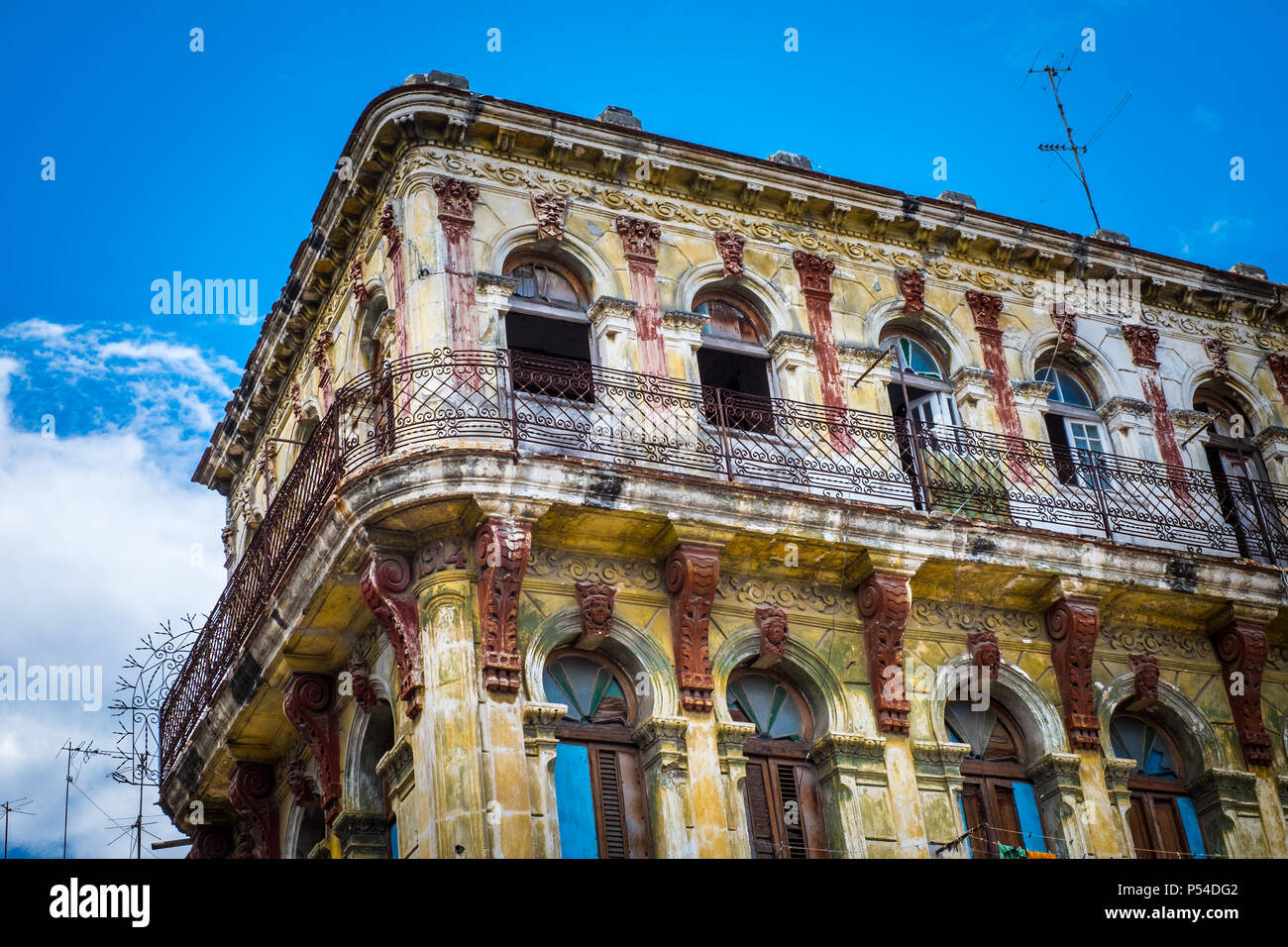 L'Avana, Cuba - CIRCA NEL MAGGIO 2016: il vecchio edificio in Havana. Foto Stock