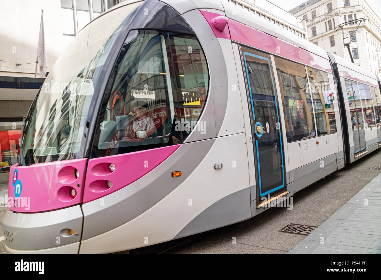 Wolverhampton legato West Midlands Metro a Bull St in Birmingham, la fermata del tram collega Birmingham con Wolverhampton, West Midlands, England, Regno Unito Foto Stock