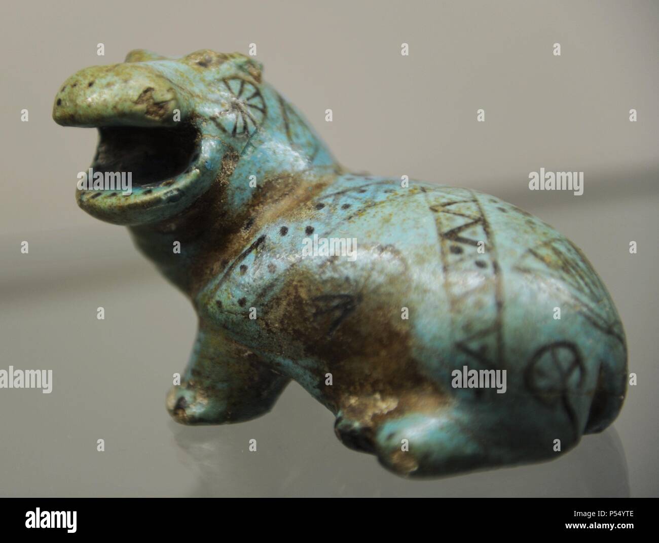 Ruggito ippopotamo. Faience egiziana. Origine sconosciuta. Xii-xvii dinastie. C. 1990-1550 A.C. Ny Carlsberg Glyptotek. Copenhagen, Danimarca. Foto Stock
