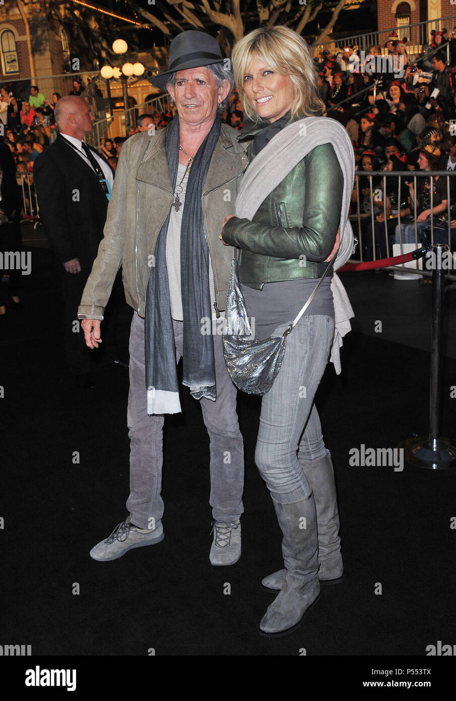 Keith Richards, Patti Hansen a Pirati dei Caribbean-On straniero maree Premiere a Disneyland, Anaheim.a Keith Richards, Patti Hansen  011 ------------- Red Carpet Event, verticale, STATI UNITI D'AMERICA, industria cinematografica, celebrità, fotografia, Bestof, arte cultura e intrattenimento, Topix celebrità moda / Verticale, meglio di, evento nella vita di Hollywood - California, moquette rossa e dietro le quinte, USA, industria cinematografica, celebrità, movie celebrità, personaggi televisivi, musica celebrità, fotografia, Bestof, arte cultura e intrattenimento, Topix, verticale, famiglia da dall'anno , 2011, inchiesta tsuni@Gamma Foto Stock
