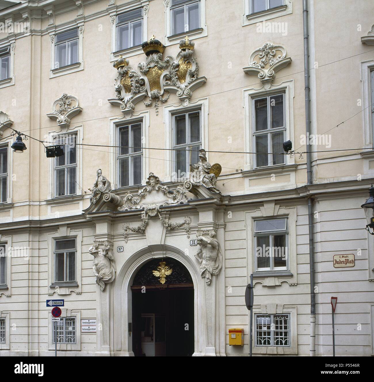 Austria. Vienna. Bohemian Corte Chancery. 1709-1714. Costruito da Johann Bernhard Fischer von Erlach (1656-1723) e prorogato da Matthias Gerl tra 1751 e 1754. Foto Stock