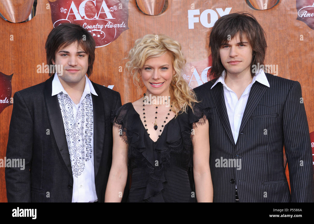 Neil Perry, Kimberly Perry, Reid Perry  La Band Perry presso il Paese americano premi al MGM Grand di Las Vegas.Neil Perry, Kimberly Perry, Reid Perry  La Band Perry  32 ------------- Red Carpet Event, verticale, STATI UNITI D'AMERICA, industria cinematografica, celebrità, fotografia, Bestof, arte cultura e intrattenimento, Topix celebrità moda / Verticale, meglio di, evento nella vita di Hollywood - California, moquette rossa e dietro le quinte, USA, industria cinematografica, celebrità, movie celebrità, personaggi televisivi, musica celebrità, fotografia, Bestof, arte cultura e intrattenimento, Topix, verticale, famiglia dal Foto Stock