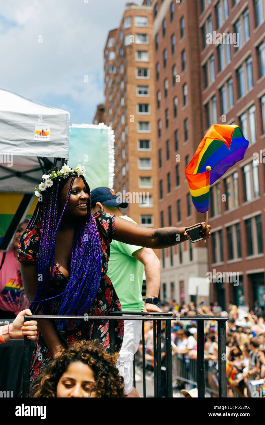 Prese a New York Pride Parade il 24 giugno 2018. Credito: Shauna Hundeby / Alamy Live News Foto Stock