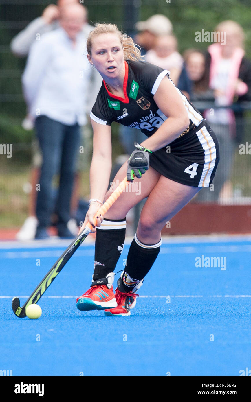 Velbert, Deutschland. Il 24 giugno 2018. Nike Lorenz (GER, mi.) In singola  azione sulla sfera di Hockey, Deutscher Handballbund, Nazionale Femminile,  tre nazioni torneo, World Cup preparazione, Laenderspiel, Germania (GER) -  Irlanda (