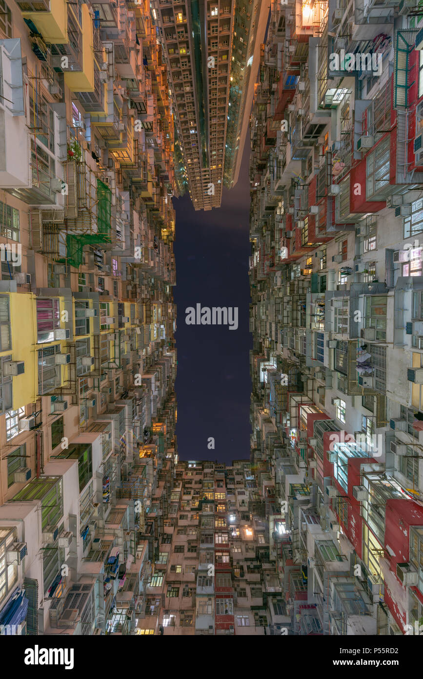 Sovraffollato edificio residenziale di Hong Kong Foto Stock