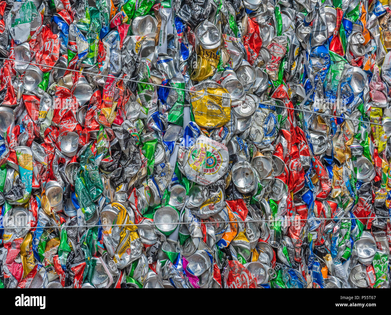 Alluminio riciclato soda e lattine di birra in Hong Kong Foto Stock Alluminio riciclato soda e lattine di birra in Hong Kong Foto Stock