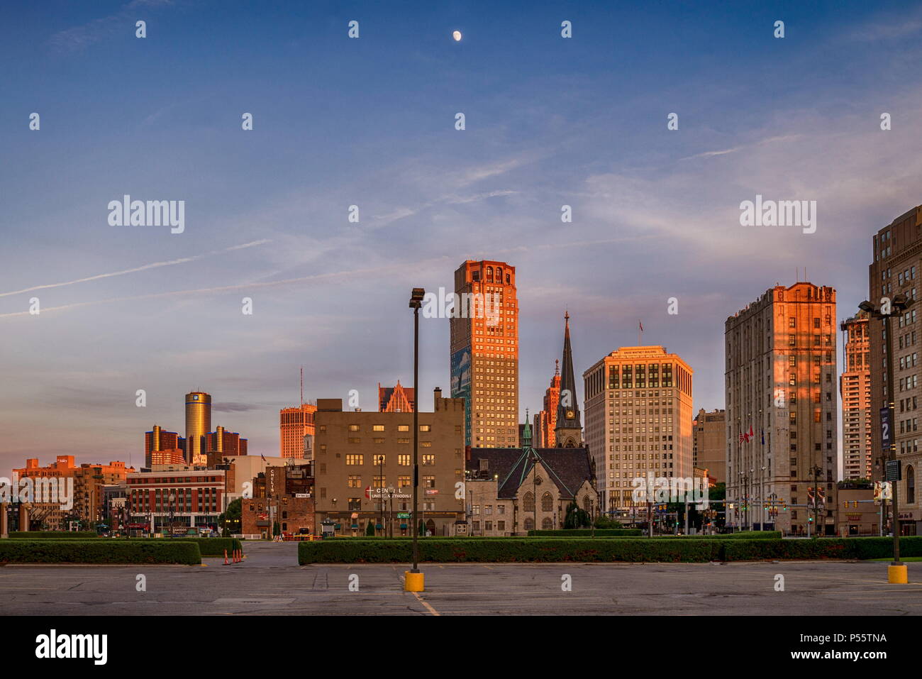 Vista del centro di Detroit, STATI UNITI D'AMERICA al tramonto Foto Stock