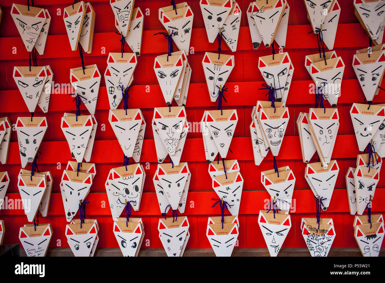 Ema, Votive, legno, compresse, che intendono lastre, a Fushimi Inari-Taisha santuario,Kyoto, Giappone Foto Stock