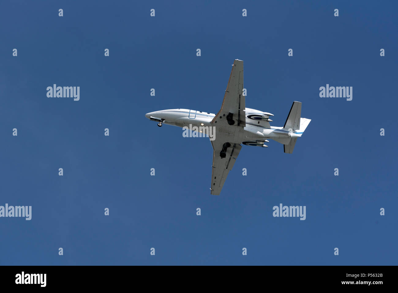 Jet Executive con alette e carrello di atterraggio estesa per un atterraggio Foto Stock