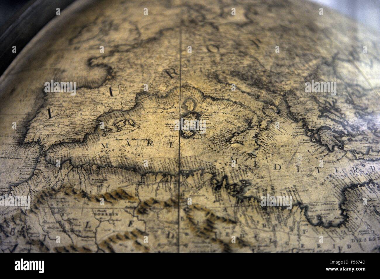 Globo terrestre dal cosmografo Vincenzo Coronelli (1650-1718). Dettaglio. L'Europa. Il Museo della Scienza e della Tecnologia Leonardo da Vinci. Milano. L'Italia. Foto Stock