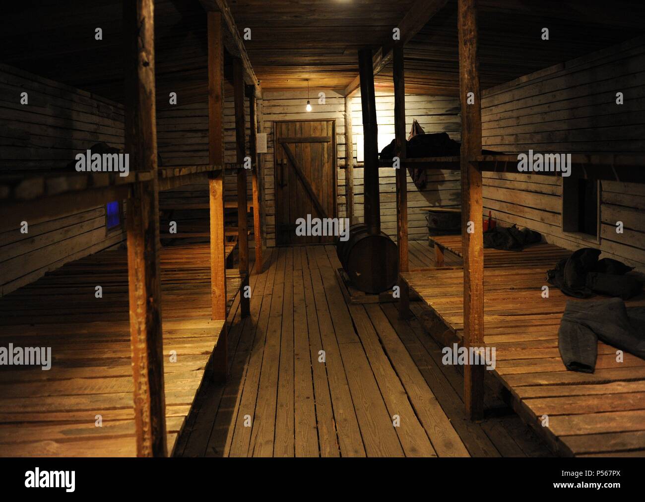 Occupazione della Lettonia da parte dell'Unione Sovietica. La ricreazione della caserma di gulag dove la gente in campi di lavoro forzato vissuto. 1941. Museo di occupazione della Lettonia. Riga. Foto Stock